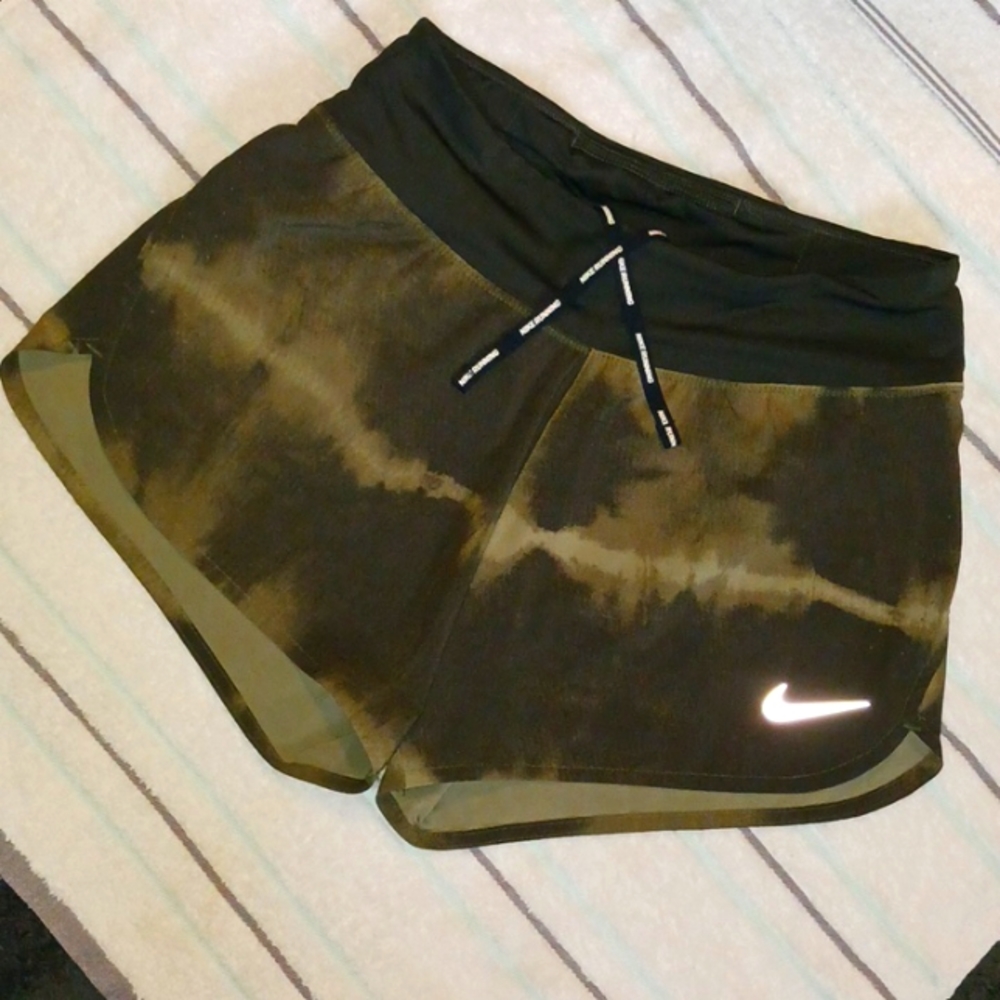 **NIKE RUNNING SHORTS**